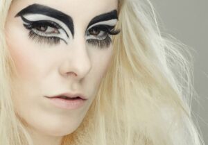 Consigue un maquillaje de gato de ojos impresionante y original
