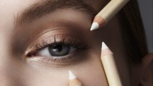 Tips de maquillaje para novias con párpado caído: realza tu mirada en tu gran día