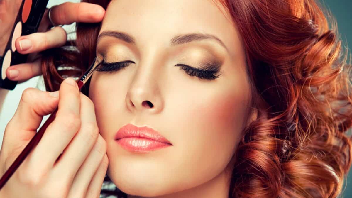 Maquillaje para resaltar tus ojos pequeños: tips y consejos