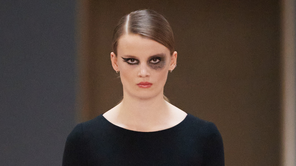 Maquillaje artístico en ojos: Descubre la magia de la creatividad en tu mirada