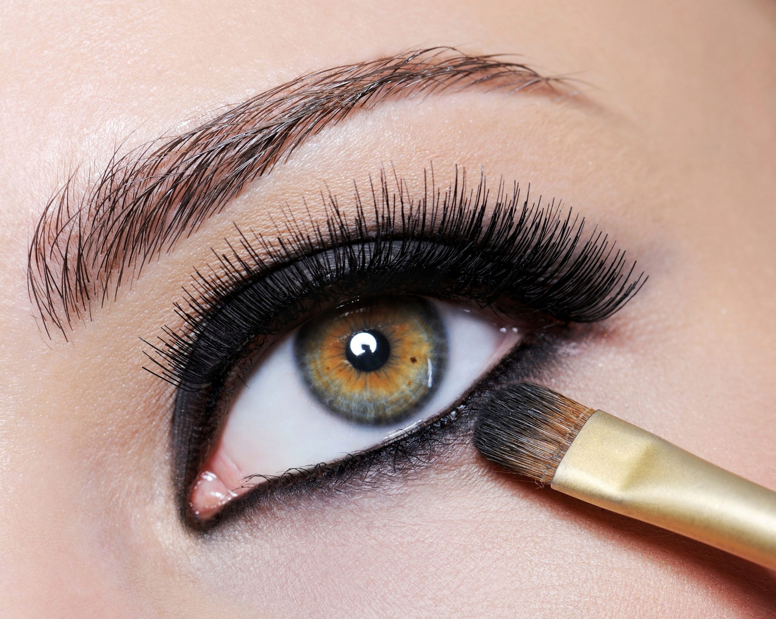 Descubre la Belleza duradera en tus ojos con maquillaje permanente