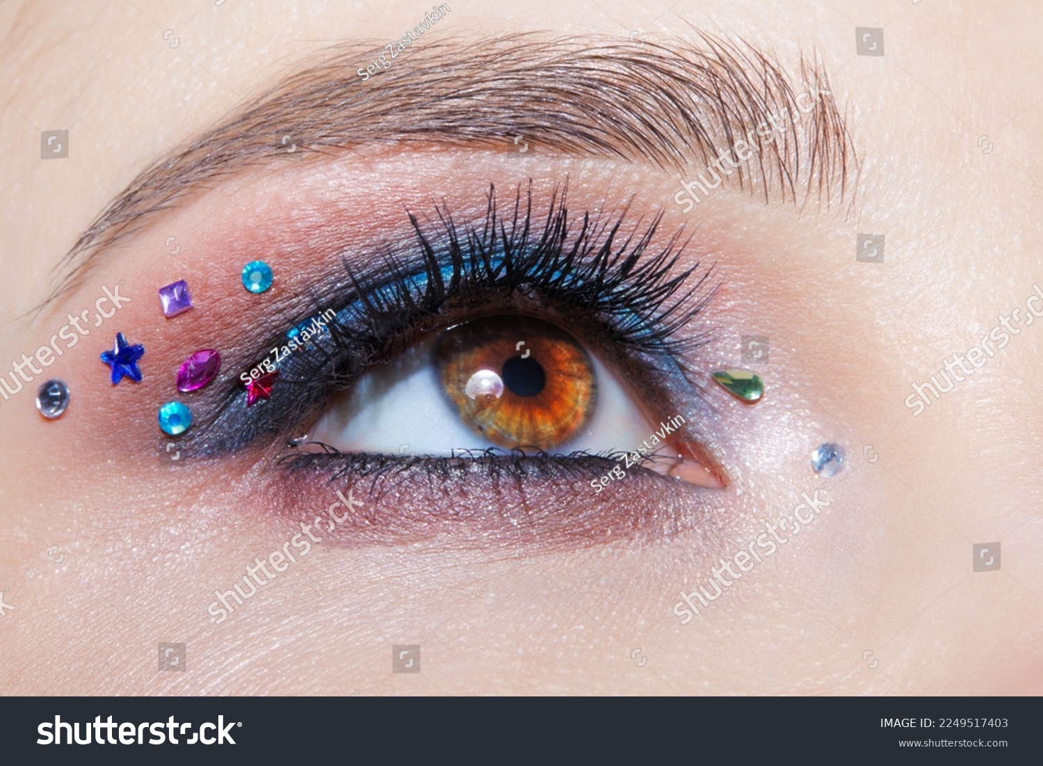 Descubre el mejor maquillaje para realzar los ojos de las niñas