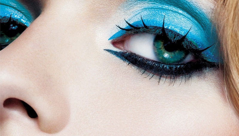 Descubre los secretos del maquillaje de ojos japoneses y luce una mirada cautivadora.