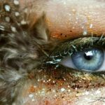 Maquillaje de ojos color: resalta tu mirada con estilo y creatividad.