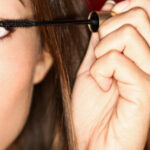 Descubre los mejores consejos de maquillaje para resaltar tus ojos.