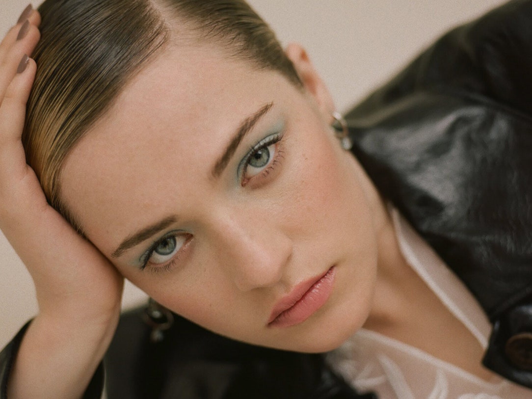 Descubre los mejores trucos de maquillaje para resaltar tus ojos marrones y realzar tu Belleza.