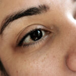 Consejos para un maquillaje con delineado de gato impecable: descubre cómo resaltar tus ojos de forma elegante y seductora