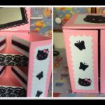 Organiza tu maquillaje con estilo con el organizador de maquillaje de Barbie.