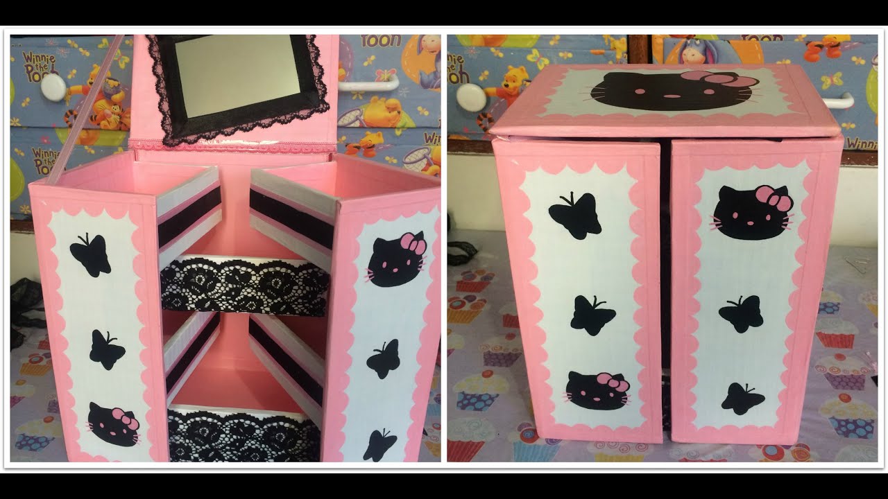 Organiza tu maquillaje con estilo con el organizador de maquillaje de Barbie.