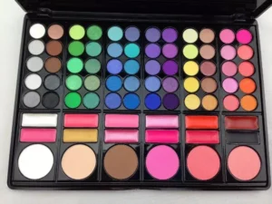 Descubre la paleta de maquillaje MAC grande: colores vibrantes y duración prolongada para un look impecable. Ideal para amantes del maquillaje.