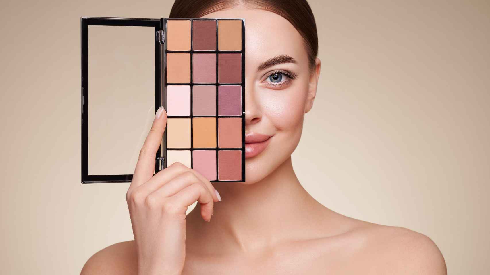 Descubre qué tono de maquillaje Asepxia es ideal para ti y luce un rostro impecable.