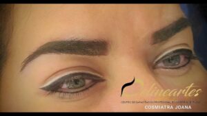 Descubre los mejores trucos de maquillaje para párpados caídos y realza tu mirada