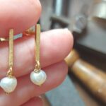 Descubre el glamoroso maquillaje con perlas para un look único y deslumbrante.
