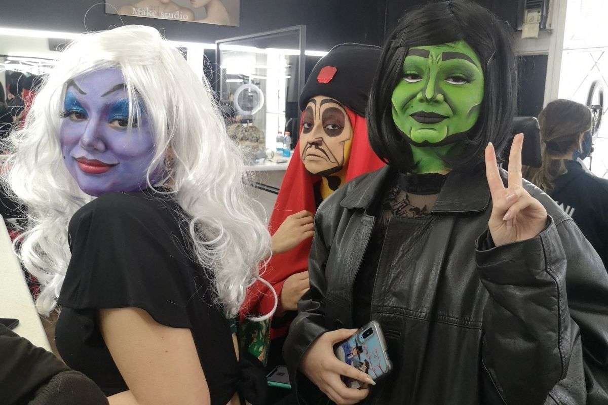 Maquillaje artístico para niños: Crea divertidos personajes y transformaciones.