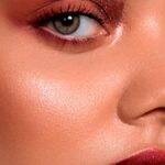 Consigue una mirada fascinante con el maquillaje de ojos guinda