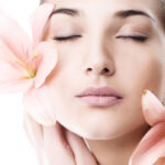 Tips de cuidado facial para piel seca: hidratación y nutrición para un cutis radiante
