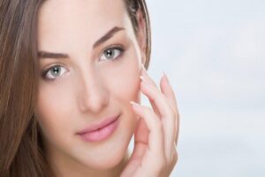 Logra un cutis radiante con la rutina de skincare para el día