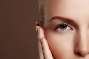 Prepara tu piel para el maquillaje: rutina skincare imprescindible