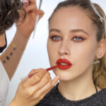 Maquillaje para prótesis de bruja: transforma tu look con realismo