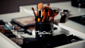Descubre las mejores marcas de maquillaje a precios accesibles