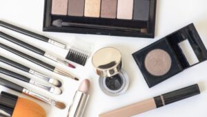 Encuentra los mejores productos de maquillaje y resalta tu belleza. ¡Descubre nuestra amplia selección de productos de maquillaje para lucir radiante!
