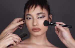 ¡Descubre los mejores productos de maquillaje MAC y Anastasia! Obtén el look perfecto con nuestras marcas líderes en Belleza.