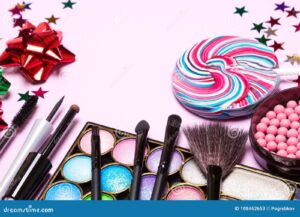 Descubre el encanto de la Belleza con nuestro calendario de adviento de maquillaje 2022.