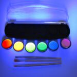 Consigue un look vibrante con maquillaje fluor
