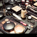 Encuentra los mejores precios de maquillaje MAC y luce radiante