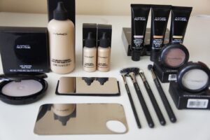 Encuentra los mejores productos de maquillaje MAC en París – ¡Descubre nuestra amplia selección hoy mismo!