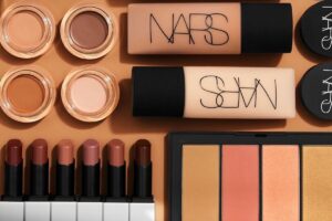 Descubre los mejores productos de maquillaje NARS para resaltar tu Belleza.