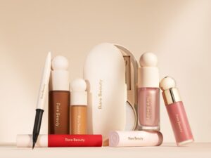 Descubre el maquillaje Rare Beauty y luce radiante y única.