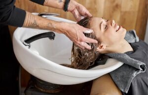 Relájate y renueva tu piel en nuestro spa de cuidado facial