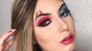 Descubre el brillo perfecto con el resaltador de maquillaje Benefit – ¡Atrévete a brillar!