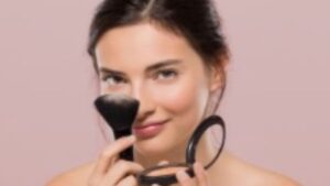 Descubre los mejores trucos de maquillaje para alargar tu rostro