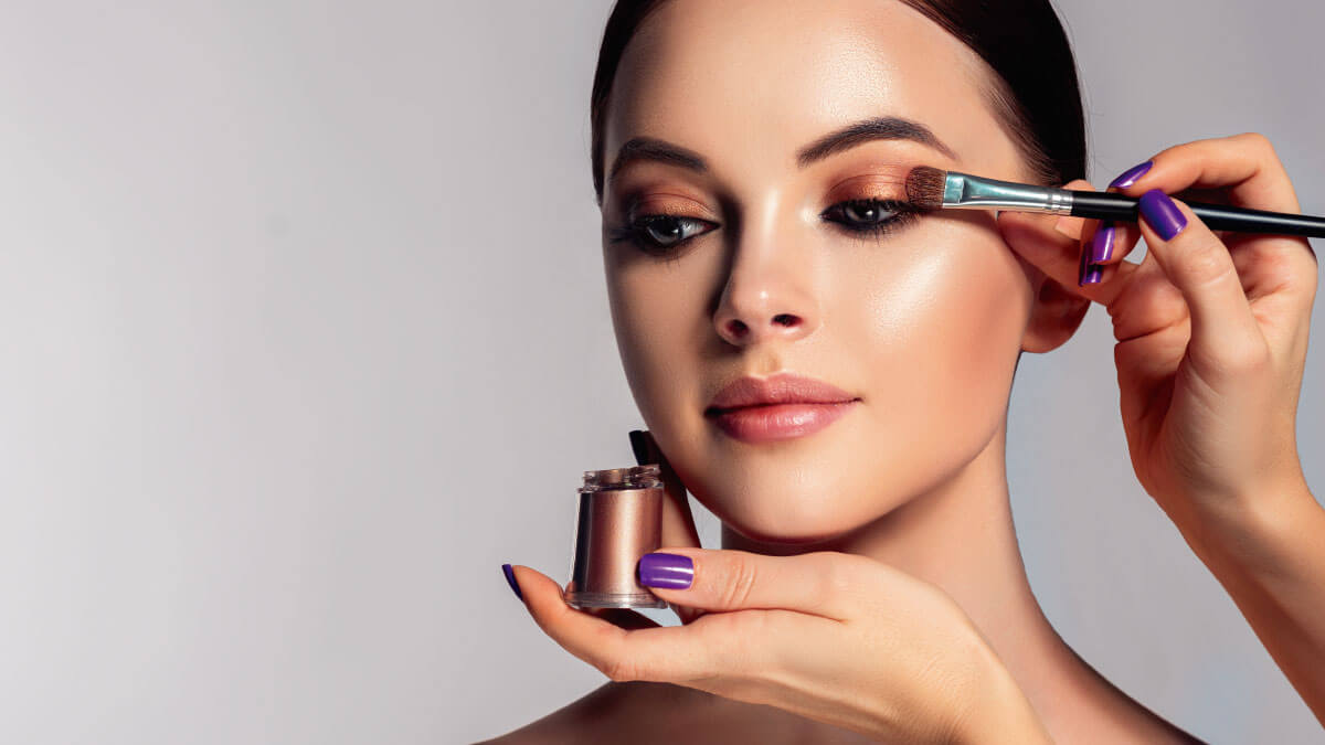 Aprende maquillaje profesional: curso completo y práctico