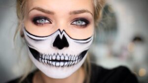 Descubre el maquillaje de esqueleto para mujeres: ¡transformación impresionante y fácil!