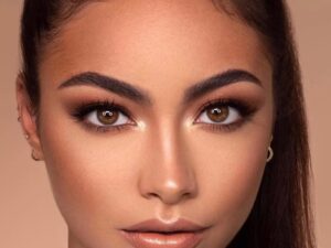 Consigue un maquillaje suave y natural con nuestros productos.