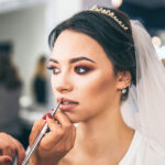 Descubre el maquillaje perfecto para tu boda de día. Brilla con estilo y naturalidad.