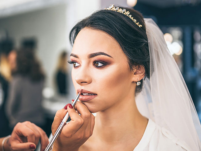 Descubre el maquillaje perfecto para tu boda de día. Brilla con estilo y naturalidad.
