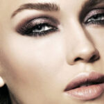 Encuentra tu base perfecta para un maquillaje impecable.