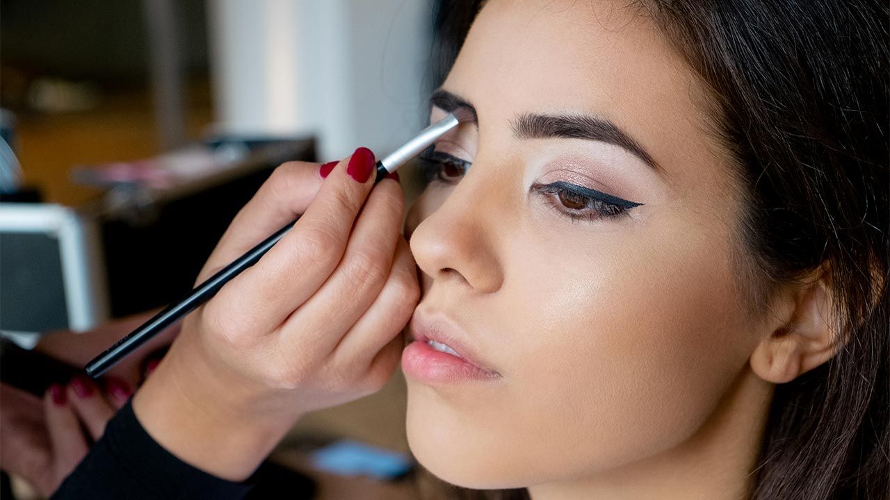Descubre qué es la base de maquillaje y cómo usarla correctamente