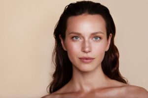 Descubre la Belleza natural de una chica sin maquillaje: ¡sencilla y auténtica!