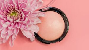 Consigue un look natural con el rubor rosa – Maquillaje perfecto para un aspecto fresco y radiante.