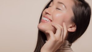 Rutina de cuidado facial para piel madura: ¡luzca radiante y juvenil!
