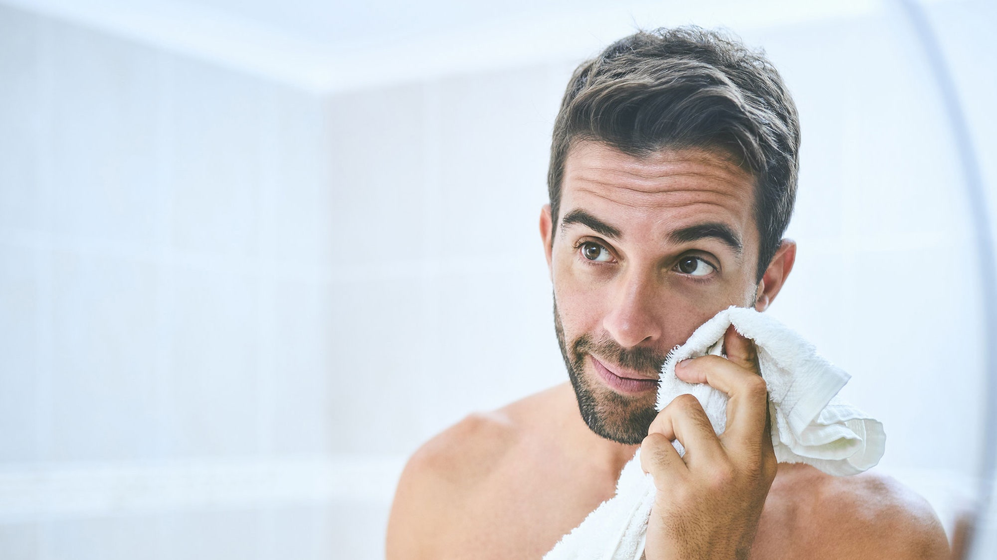 Rutina de cuidado facial para prevenir el envejecimiento