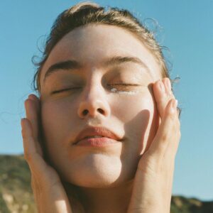 Rutina de cuidado minimalista: piel radiante con menos de 5 productos