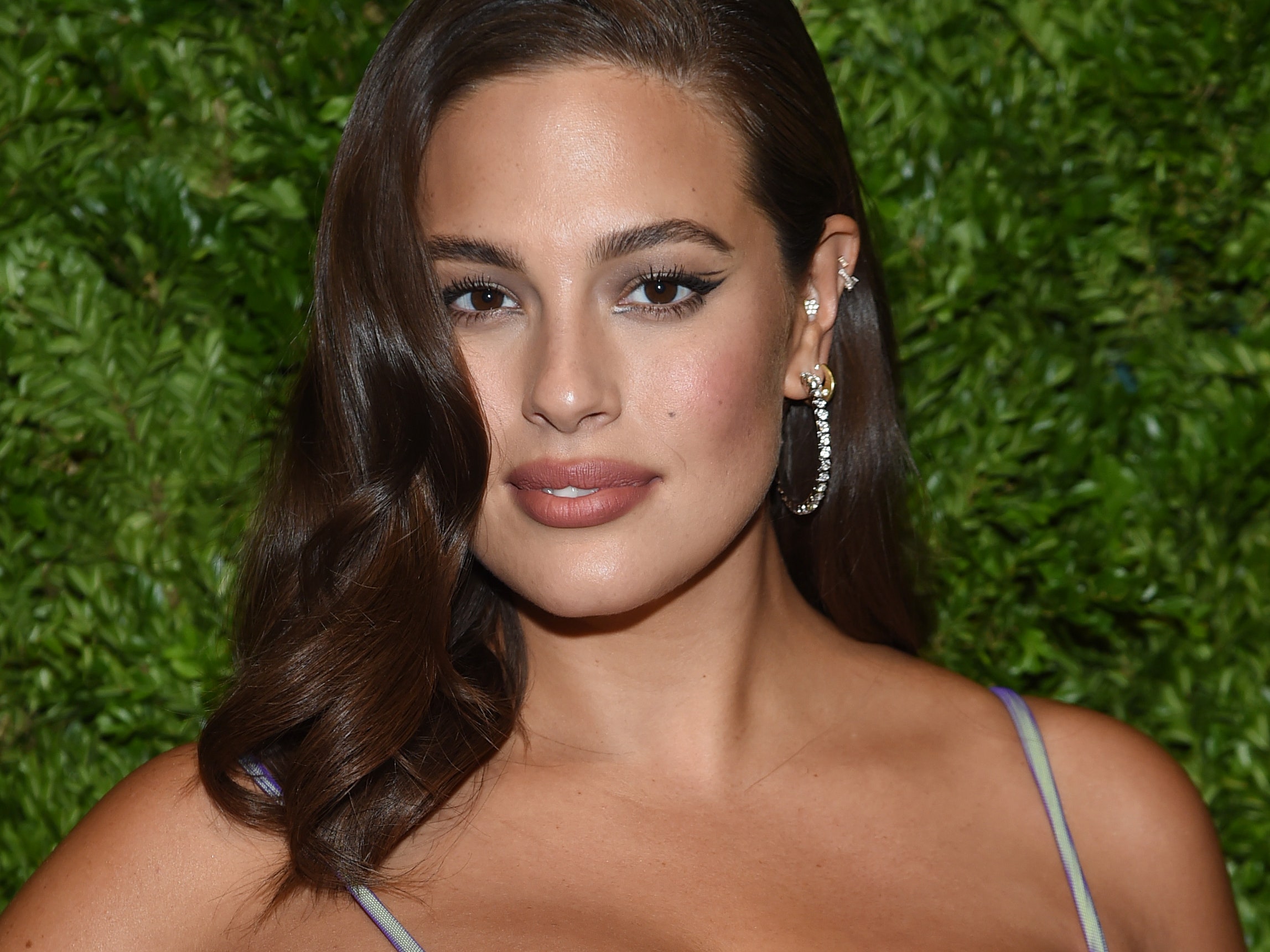 Secretos de belleza de Ashley Graham para una piel radiante