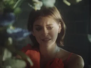 Secretos de la piel radiante de Kaia Gerber