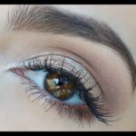Obtén un look fresco y natural con nuestra sombra de ojos – La opción perfecta para un maquillaje natural.